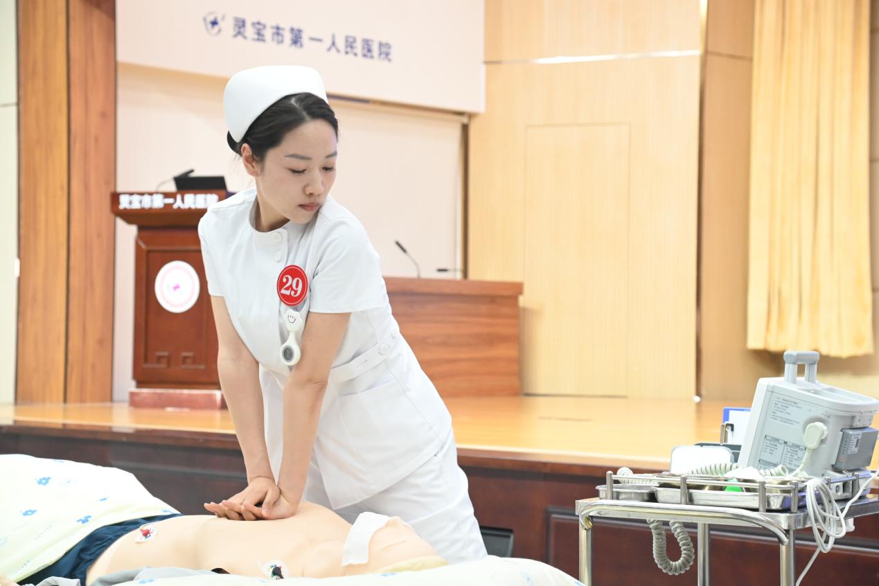 灵宝市举办庆祝护士节演讲和实践技能操作比赛